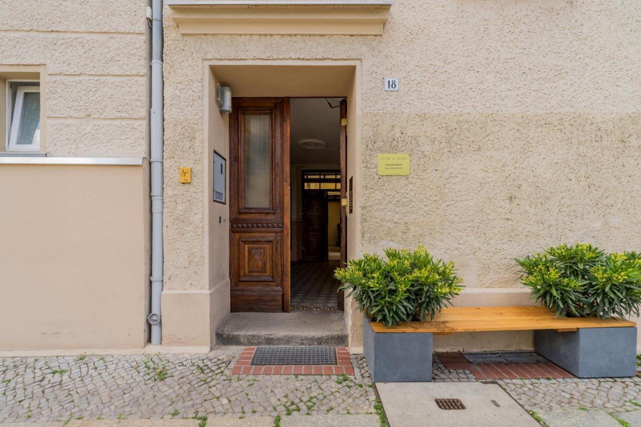Aparthotel & 3*