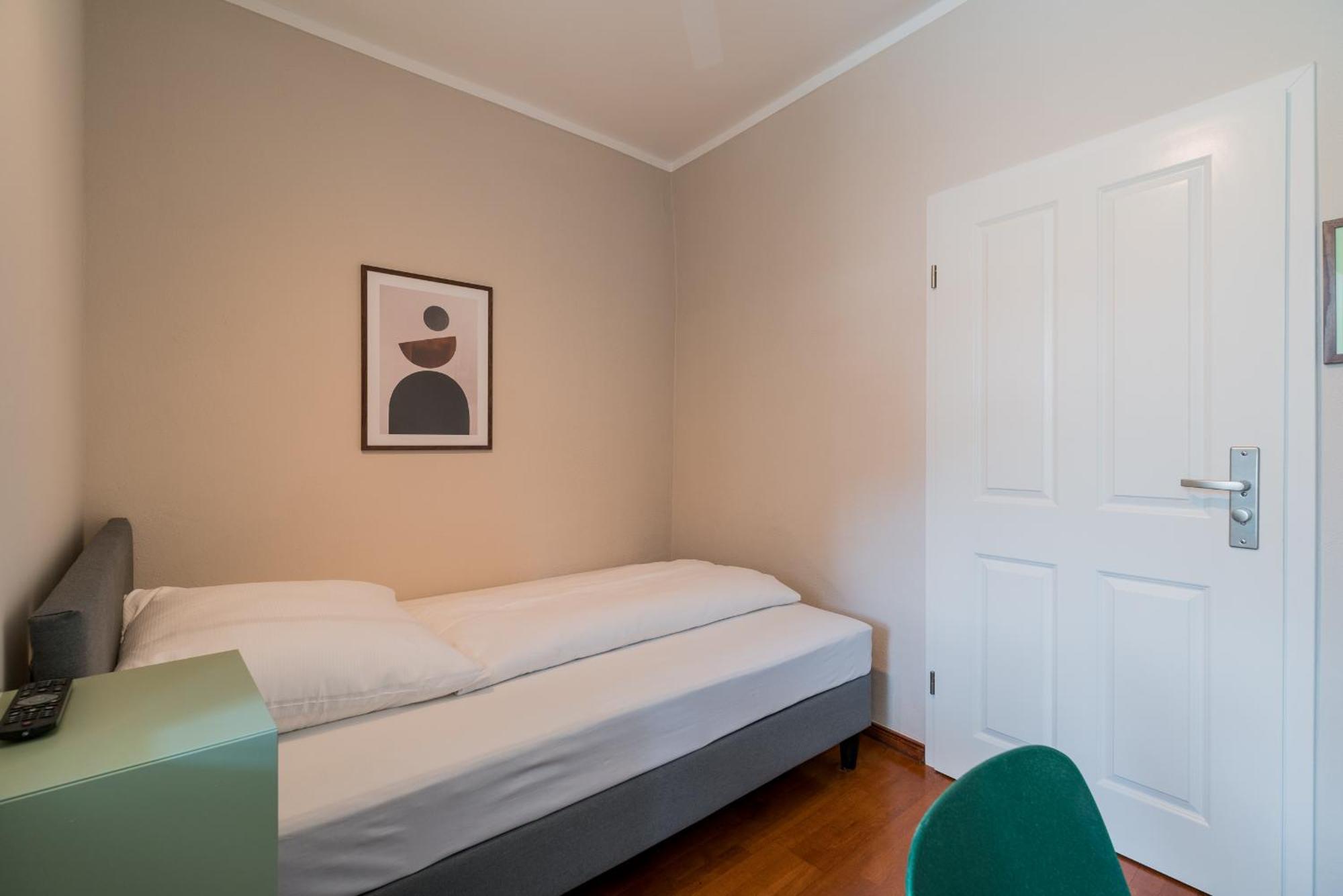 Aparthotel & 3*