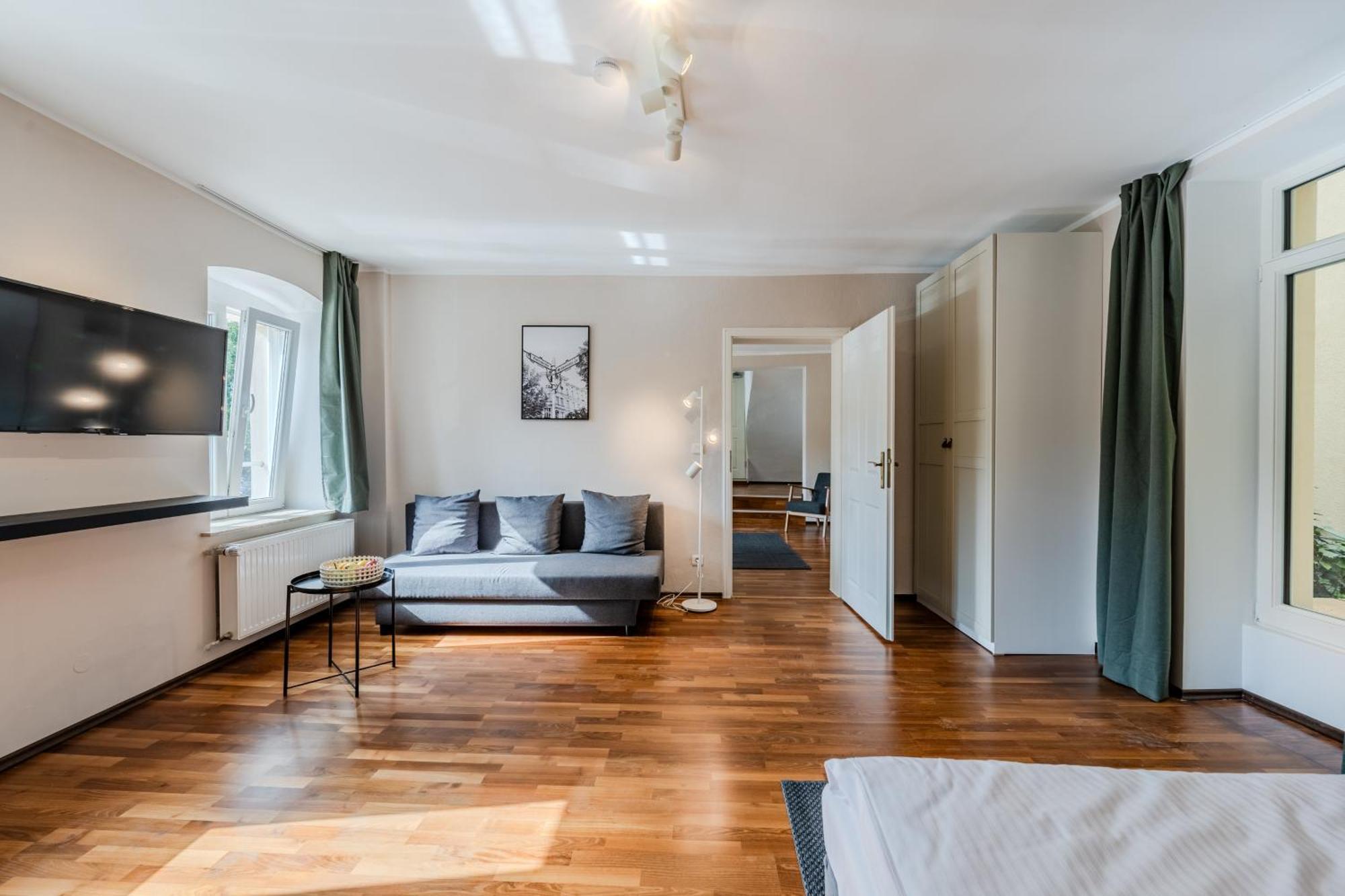 Aparthotel & 3*